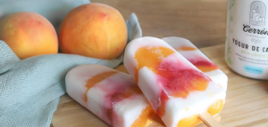 Quesos Cerrón - Polos de yogur de cabra ecologico con melocoton y frambuesa la receta saludable del verano