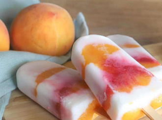 Polos de yogur de cabra ecológico con melocotón y frambuesa- la receta saludable del verano